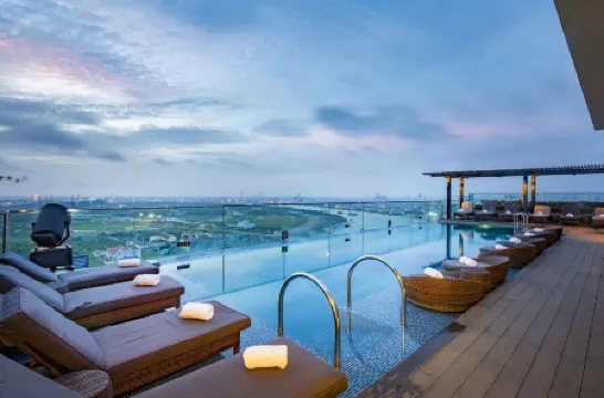 Liberty Central Saigon Riverside Hotel Отели рядом с достопримечательностью «Хо Чи Минх Сквер»