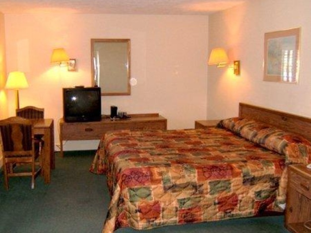 Coratel Inn & Suites McCook