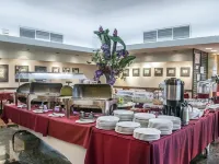 Quality Hotel Dorval Aeroport Hotels near Lachine