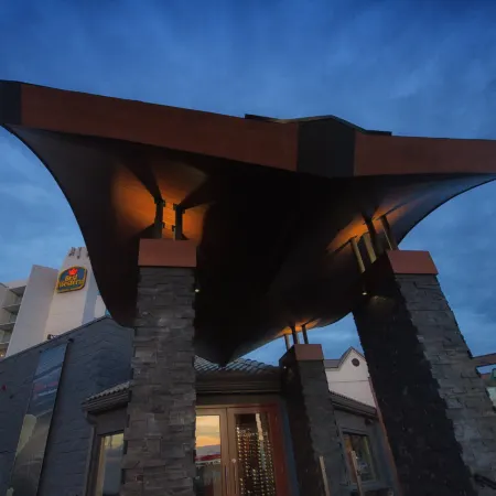 Best Western Plus Kelowna Hotel & Suites