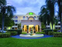 La Quinta Inn & Suites by Wyndham Miami Lakes - Pet friendly