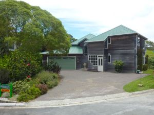 Coopers Beachfront Suites