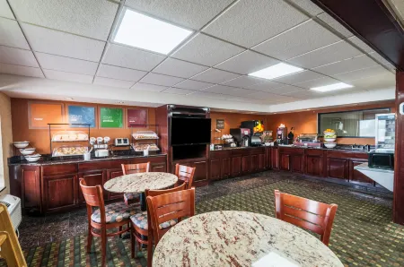 Motel 6 Catonsville, MD – Baltimore West Отели рядом с достопримечательностью «Парк Хилтон Тайр»