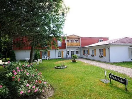 Parkhotel Klüschenberg Отели в г. Ной-Позерин