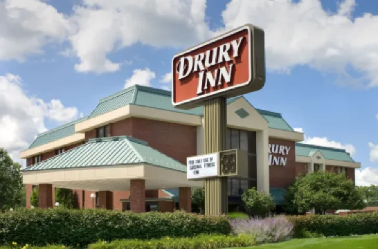 Best Western Plus Indianapolis North at Pyramids Hotel dekat Taman Holliday