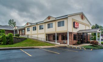 Econo Lodge Dewitt I-90