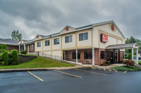 Econo Lodge Dewitt I-90