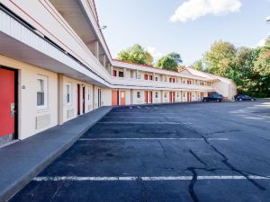 Econo Lodge West Springfield Hwy 5