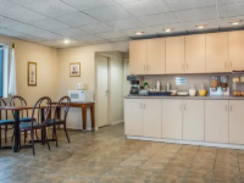 Econo Lodge Dewitt I-90 Hotels in De Witt