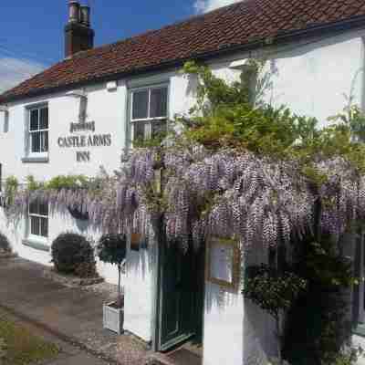 The Castle Arms Inn Hotel Exterior