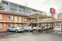 Studio 6 Suites Vancouver WA Waterfront - parking