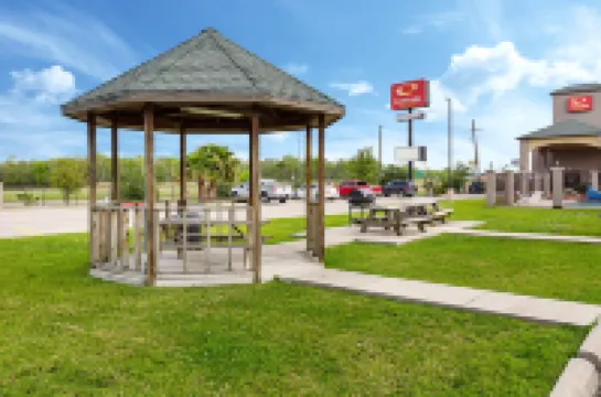 Econo Lodge Inn & Suites Port Arthur Near Sabine Pass