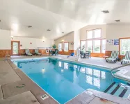 Econo Lodge Inn & Suites - Pools