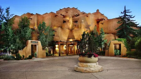 Inn & Spa at Loretto Отели рядом с достопримечательностью «Публичная библиотека Санта-Фе»