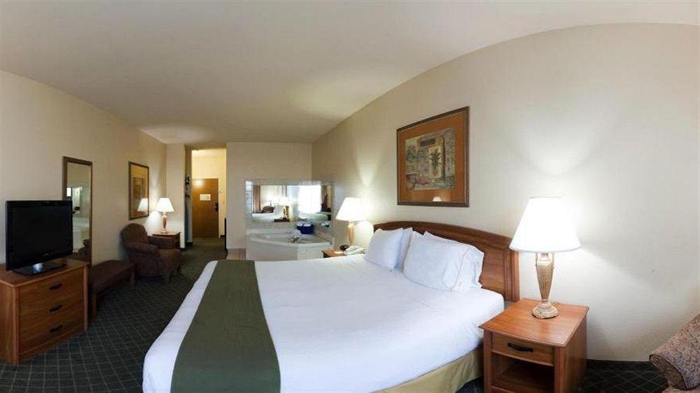 Holiday Inn Express Hotel and Suites Bastrop, an Ihg Hotel