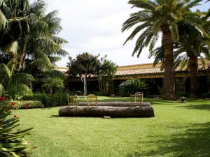 Deluxe Villas Don Carlos Resort