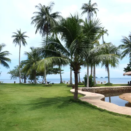 Koh Chang Bailan Beach Resort Отели рядом с достопримечательностью «Бан Банг Бао»