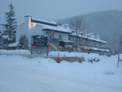모텔 르 졸리부르 Laurentian Ski Museum 주변 호텔