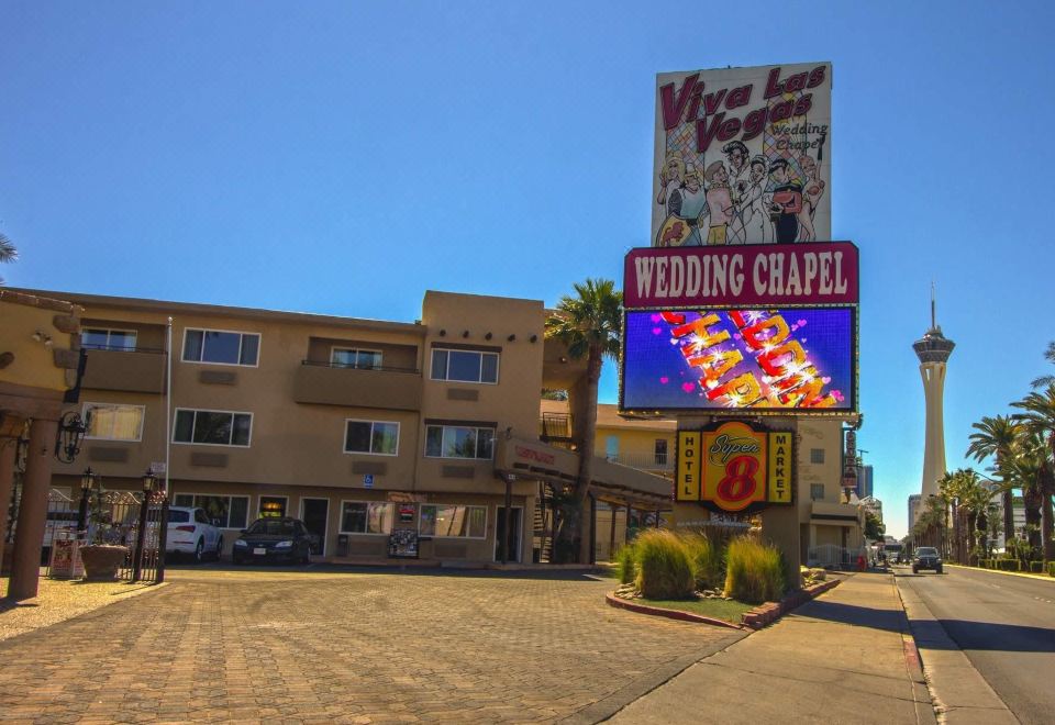 Super 8 by Wyndham Las Vegas North Strip/Fremont St. Area-Las Vegas Updated  2023 Room Price-Reviews & Deals | Trip.com