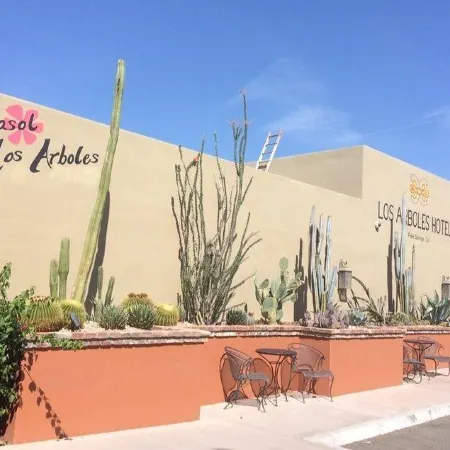 Los Arboles Hotel