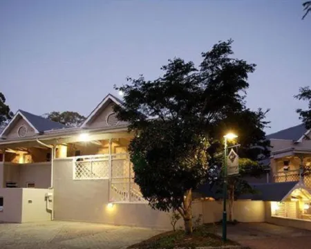 Quarry Lake Inn Hotels in East london