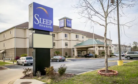 Sleep Inn & Suites Montgomery East I-85 Отели рядом с достопримечательностью «Монтгомери Музеум оф Файн Артс»