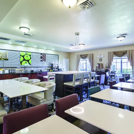 La Quinta Inn & Suites by Wyndham Bowling Green