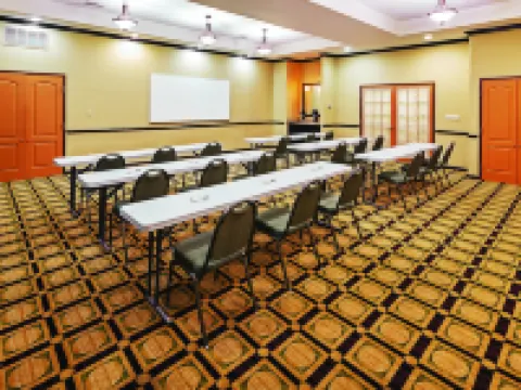 La Quinta Inn & Suites by Wyndham DFW Airport West - Bedford Hotels in Bedford