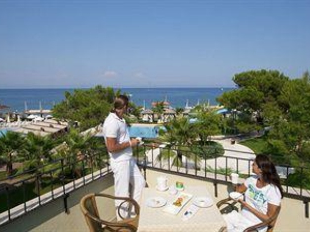 Crystal Flora Beach Resort – All Inclusive