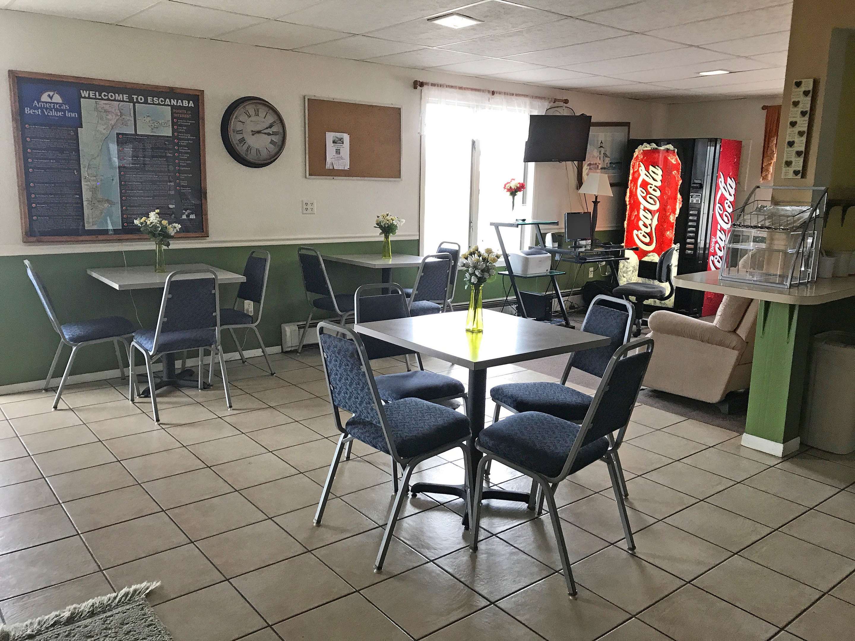 Econo Lodge Inn & Suites