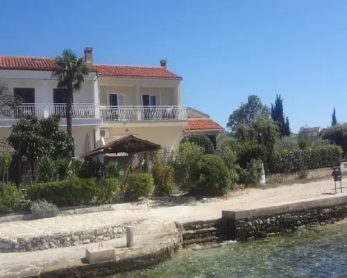 Apartment Andri Hotels in Petrcane