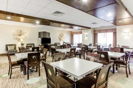 Portland Inn & Suites