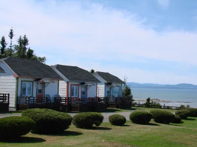 Motel au Fleuve d'Argent Các khách sạn gần St. Lawrence Exploration Centre