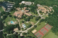 Fairmont le Château Montebello Hotels in Montebello