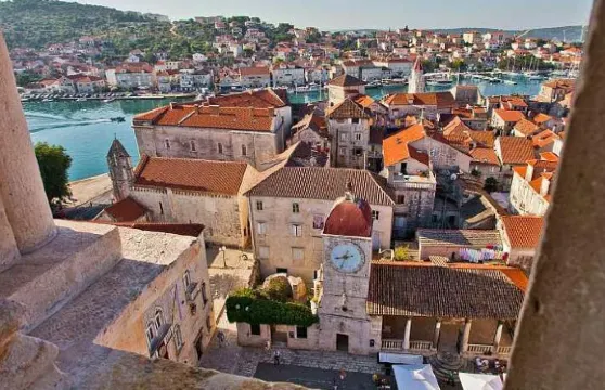 阿德里安娜公寓