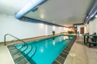 Days Inn by Wyndham Thornton - Swimmingpools