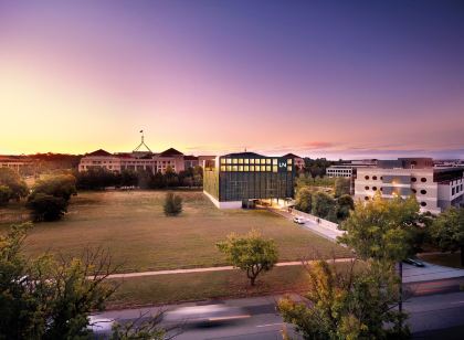 Little National Hotel Canberra