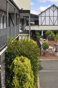 Hotels Near Sunglass Hut Tea Tree Plaza 