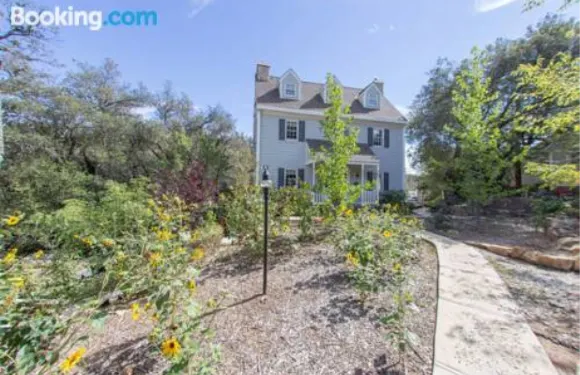 朱利安橡樹山賓館