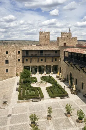Parador de Siguenza Отели в г. Сигуэнса