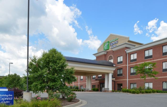 Holiday Inn Express & Suites BRIDGEPORT - CLARKSBURG by IHG