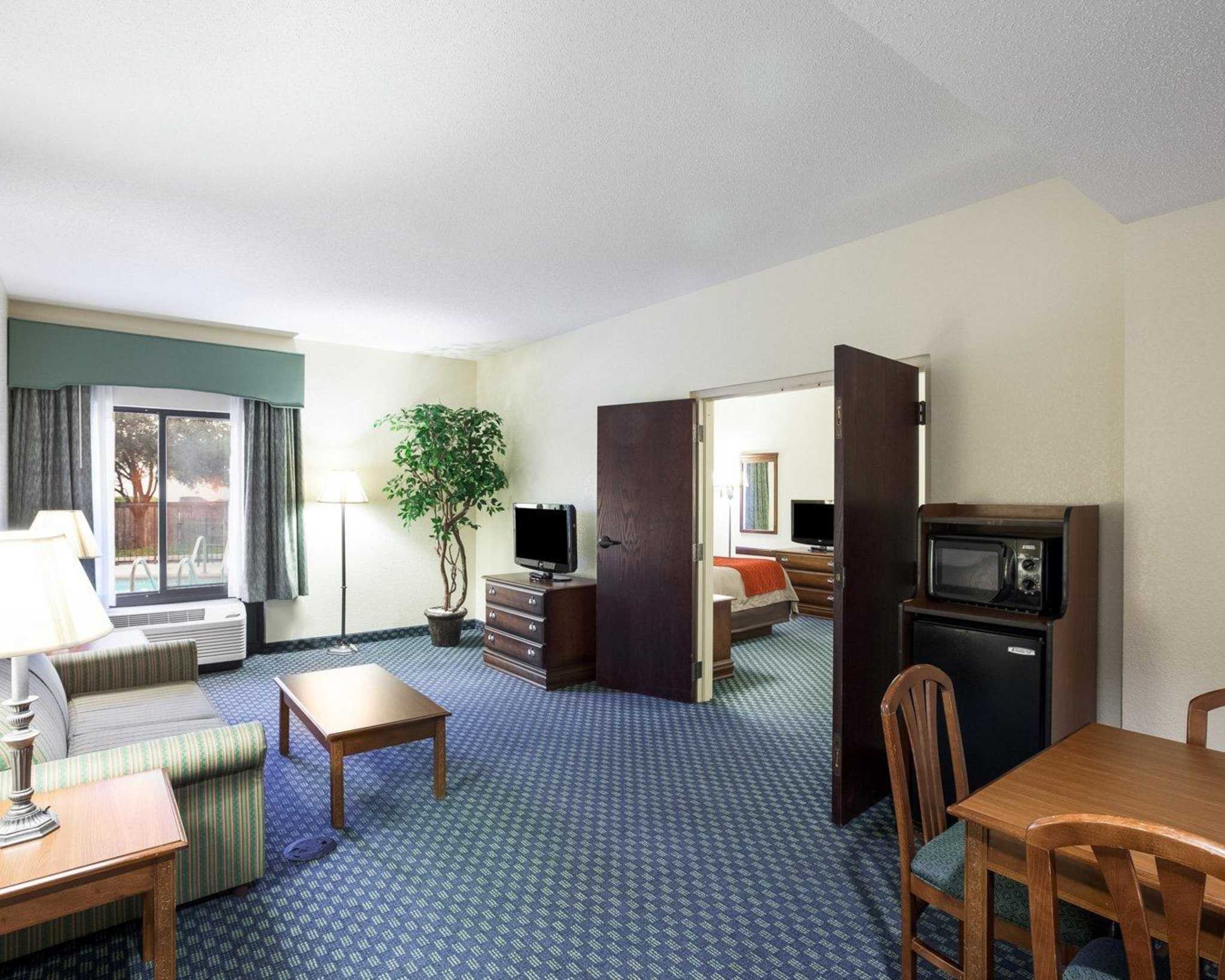 Comfort Inn & Suites San Antonio Airport