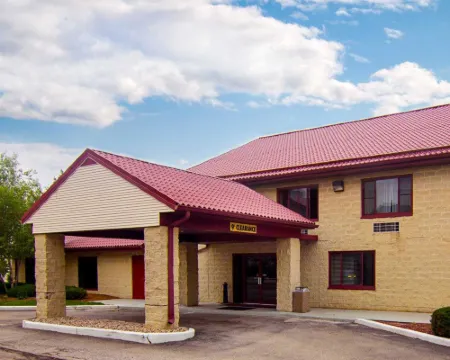 Super 8 by Wyndham Sturtevant/Racine Hotels in Racine County
