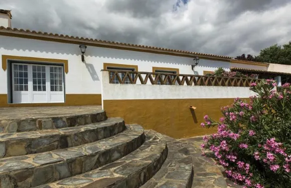 納瓦特拉鄉村酒店