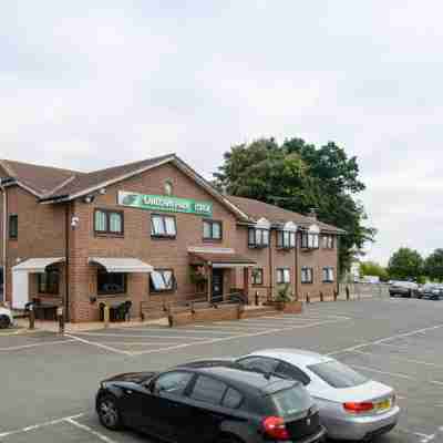 Sandown Park Lodge Hotel Exterior