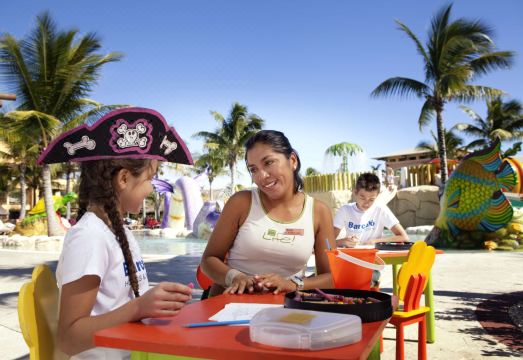 리조트 수영장 전경