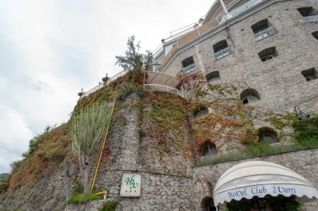 Hotel Club Due Torri Отели в г. Майори