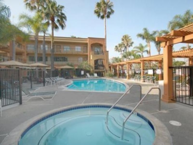 Comfort Inn & Suites Orange County John Wayne Airport