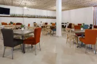 Howard Johnson Leon Avenida - Desayuno