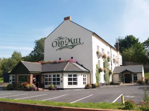 Old Mill Hotel & Lodge Hotel di Colerne